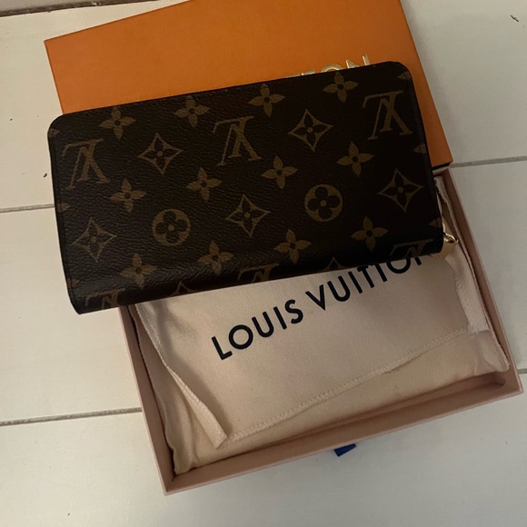 Louis Vuitton Monogram Zippy Wallet (M42616) - Picture 3 of 6